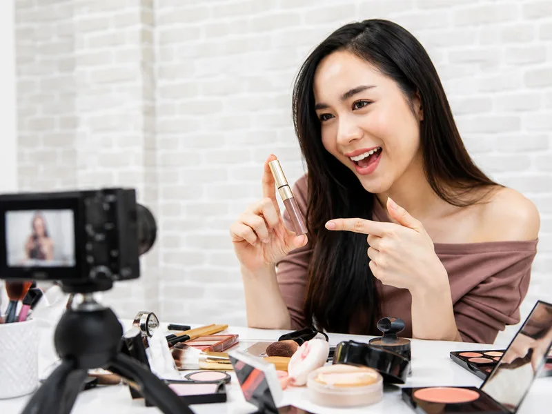 KOC tạo niềm tin bằng trải nghiệm cá nhân, review sản phẩm và góc nhìn gần với người tiêu dùng.